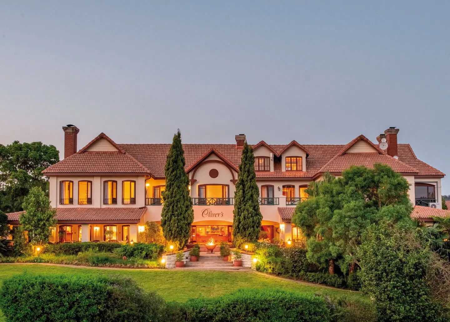 Oliver's Restaurant & Lodge EXTERIOR