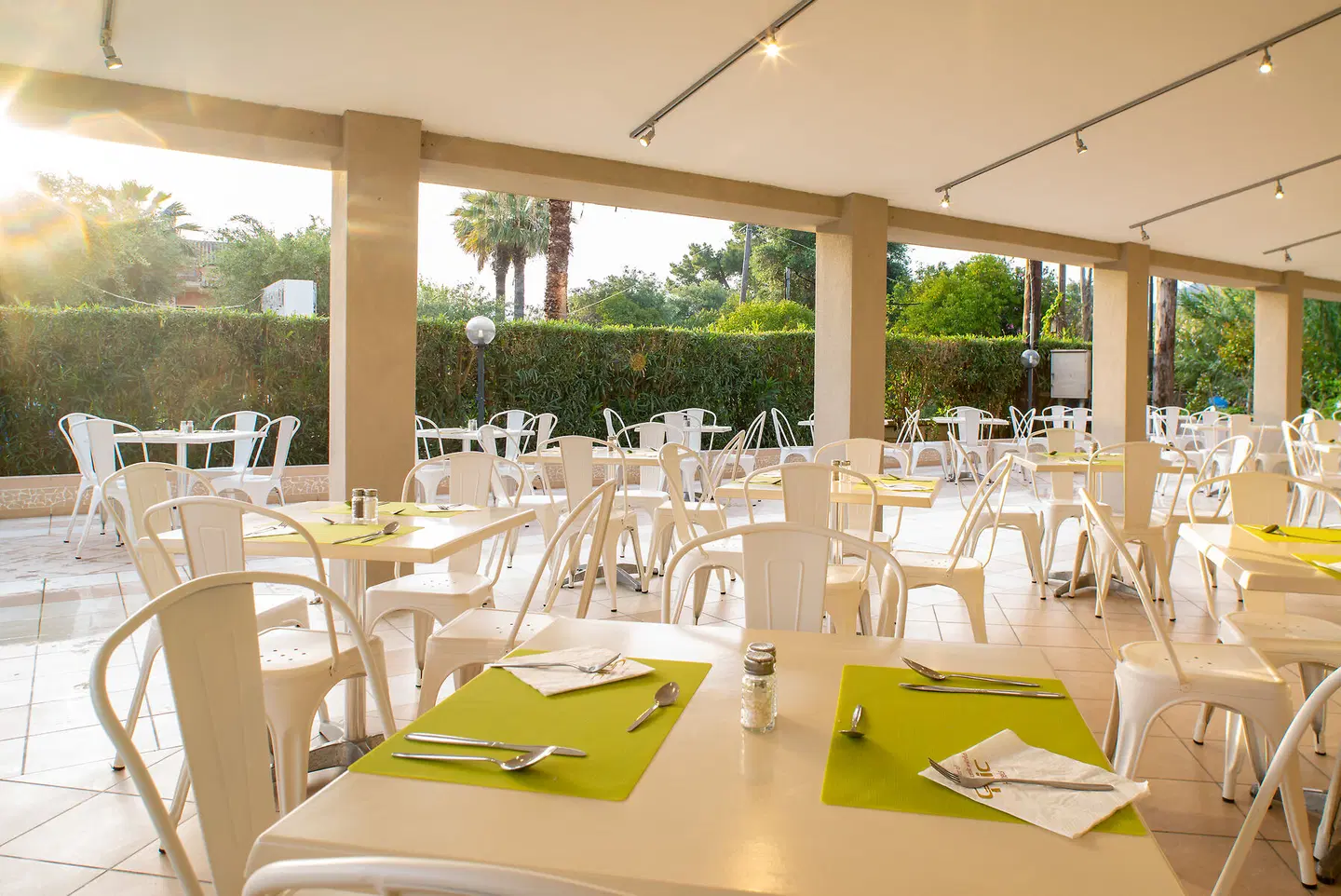 CNic Gemini Hotel Restaurant