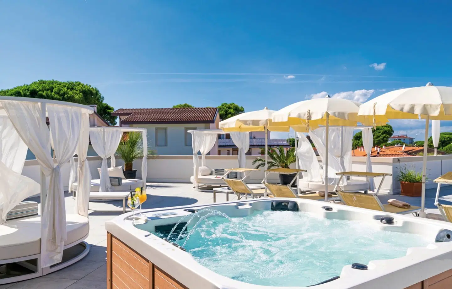 Jasminum OUTDOOR_POOL