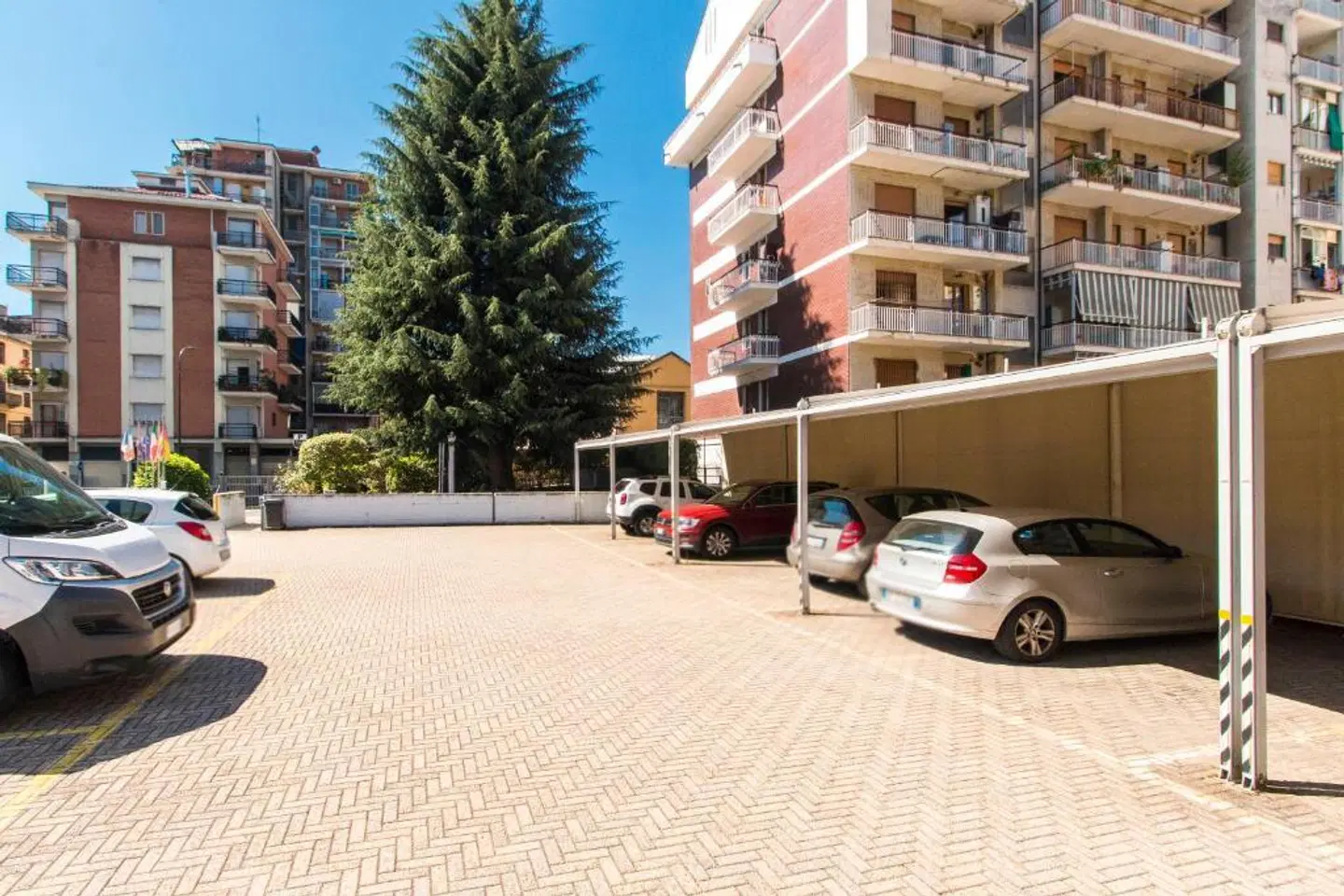 Royal Torino EXTERIOR