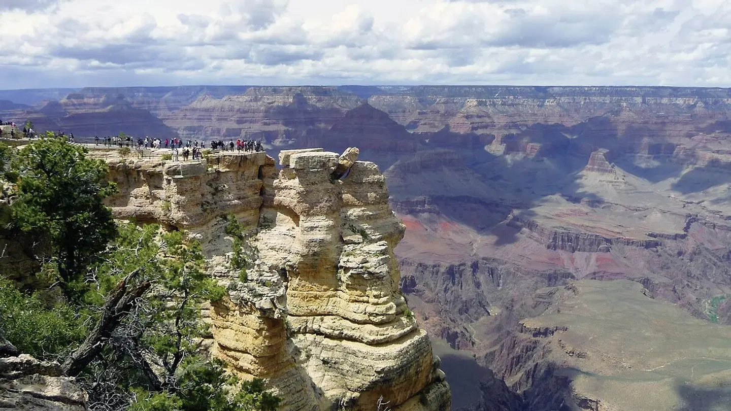 Red Feather Lodge LANDSCAPE