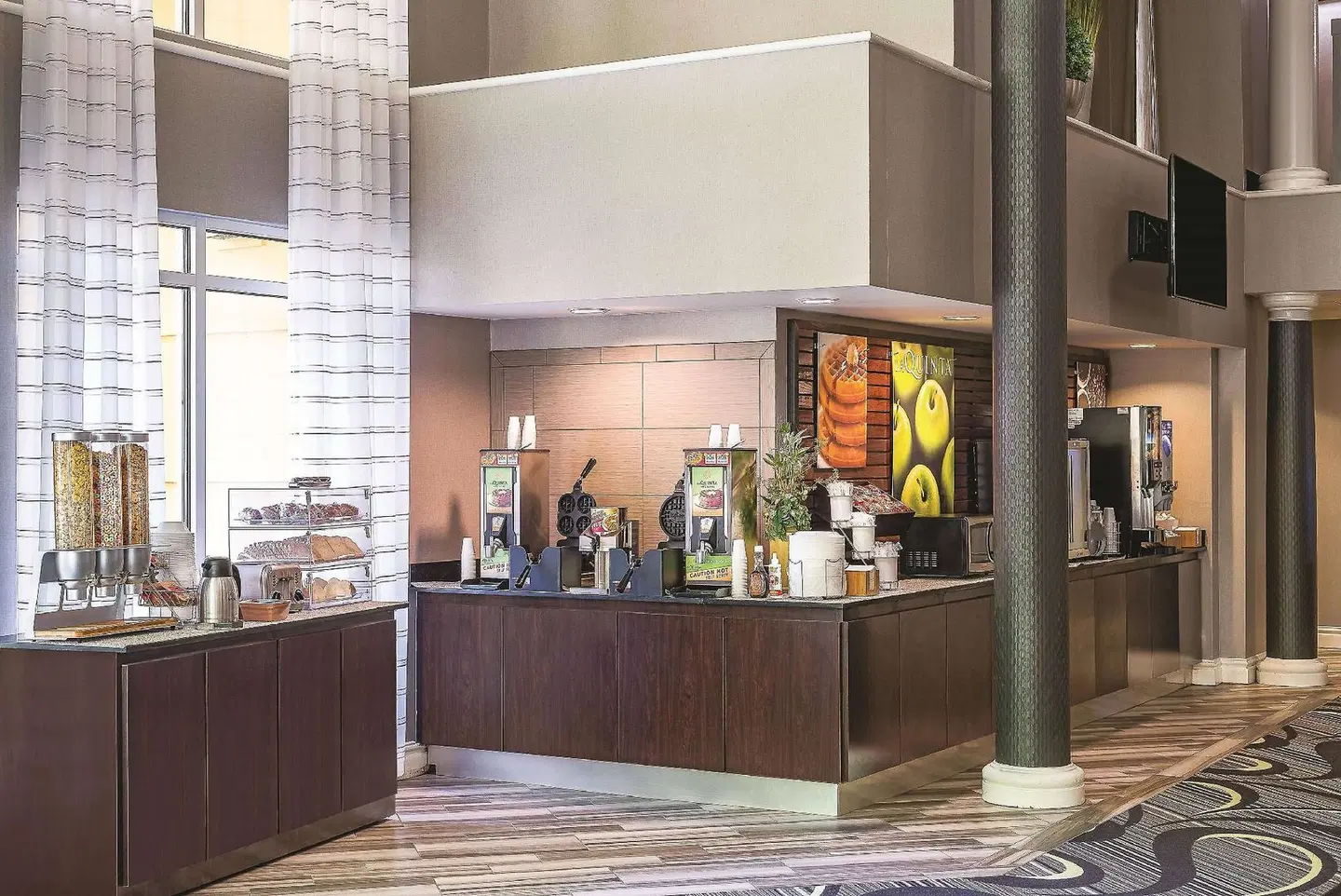 La Quinta Inn & Suites by Wyndham Univ Area Chapel Hill LOUNGE_LOBBY