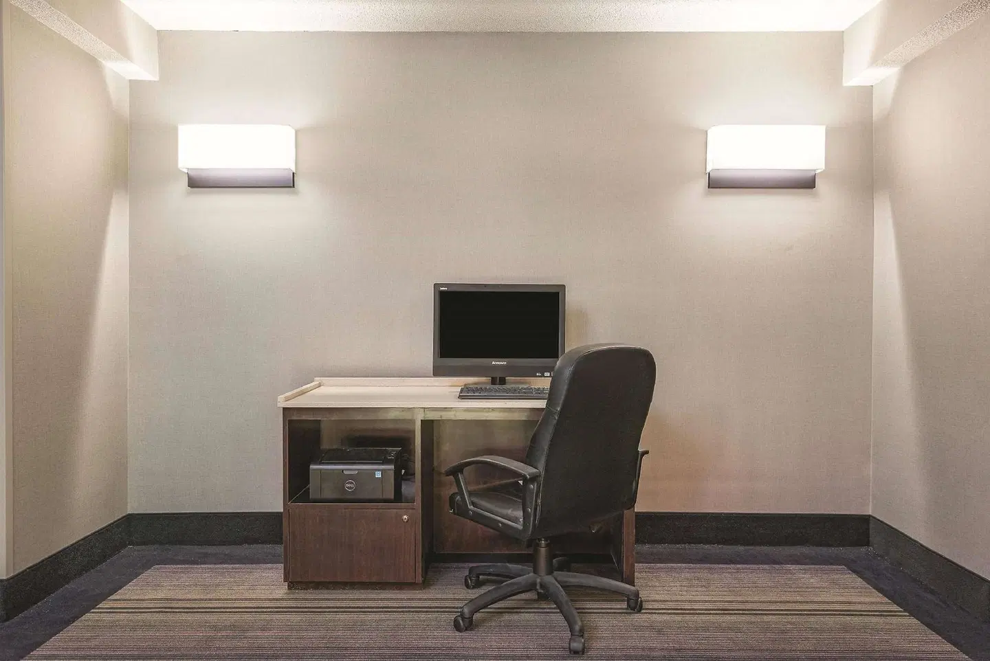 La Quinta Inn & Suites by Wyndham Univ Area Chapel Hill ROOM_EXAMPLE