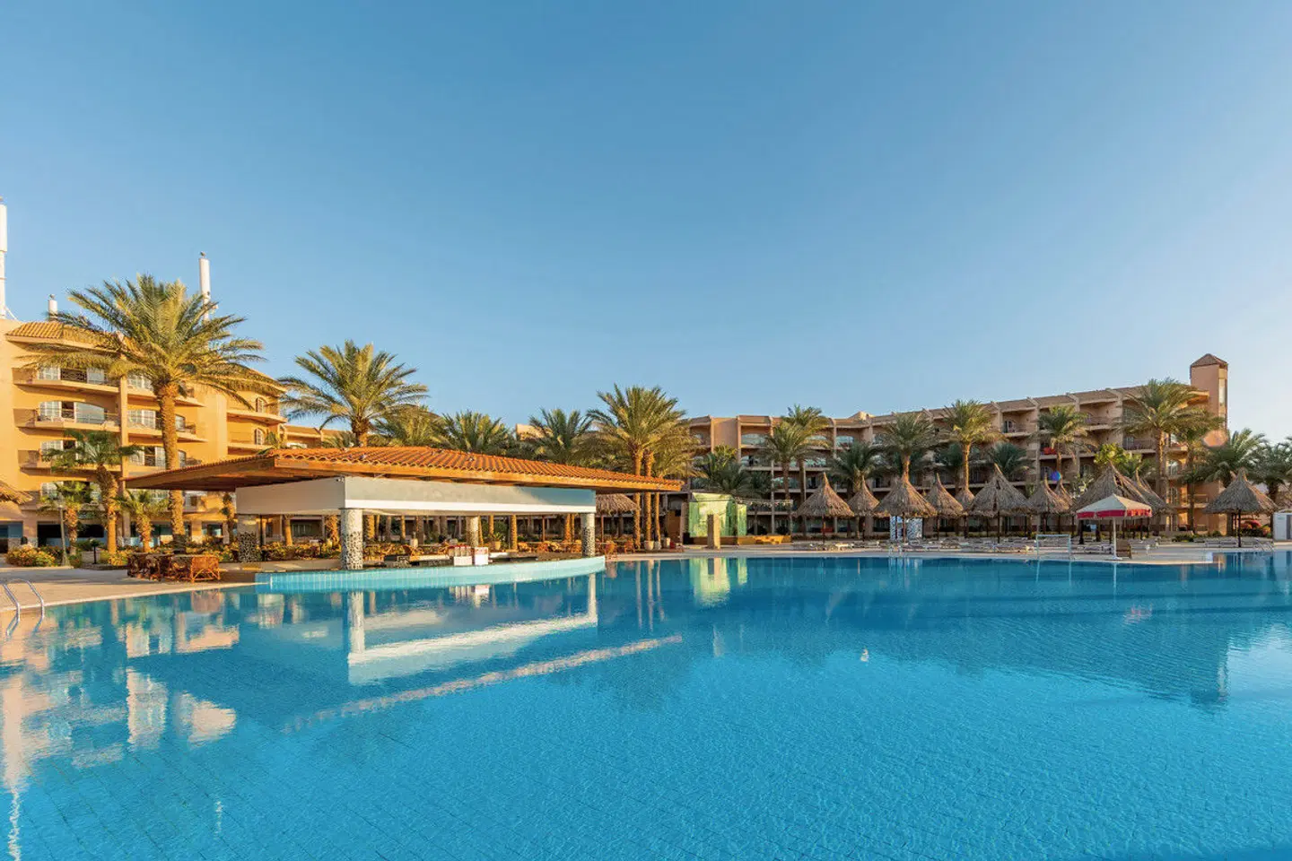 Siva Grand Beach Hotel OUTDOOR_POOL