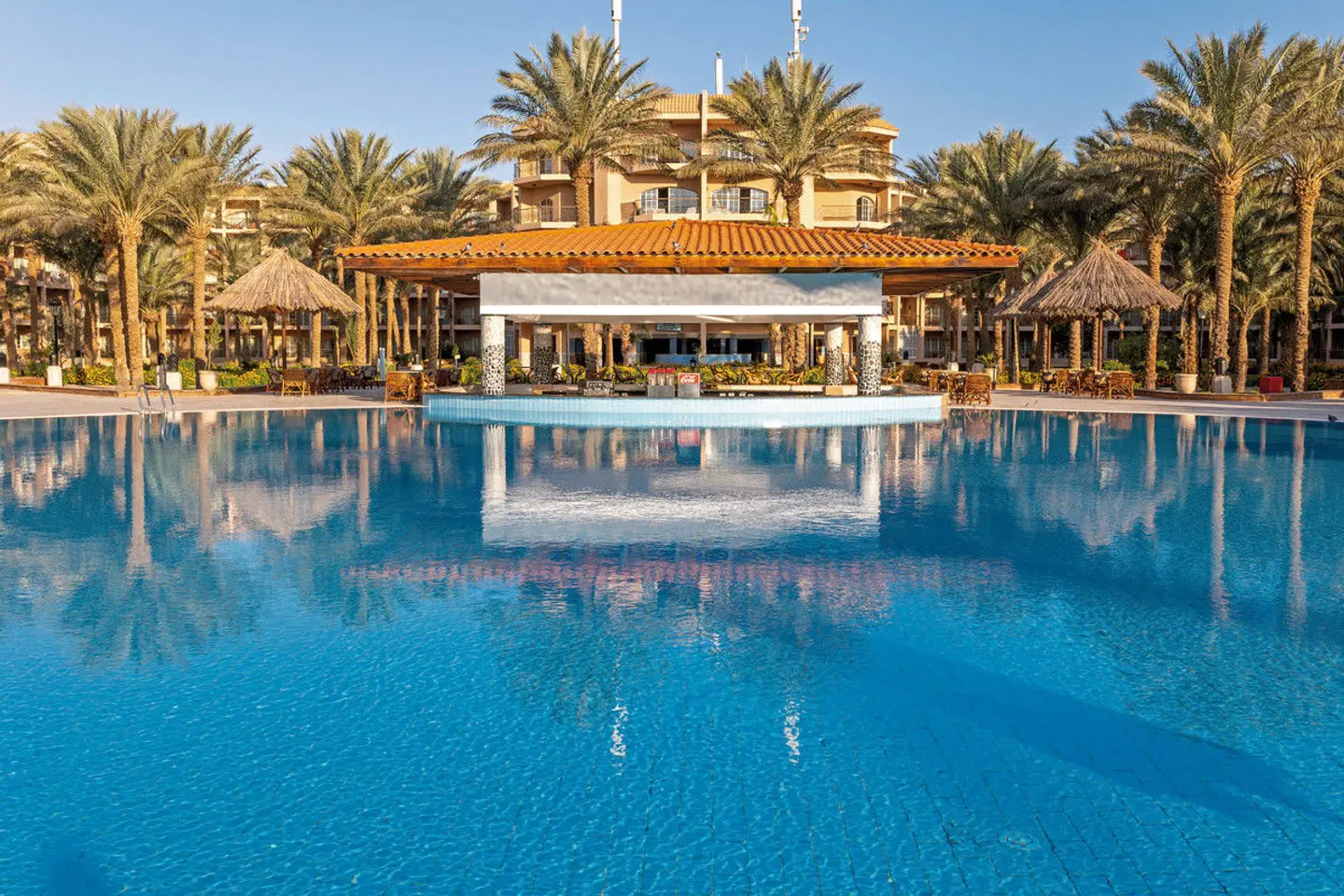 Siva Grand Beach Hotel OUTDOOR_POOL