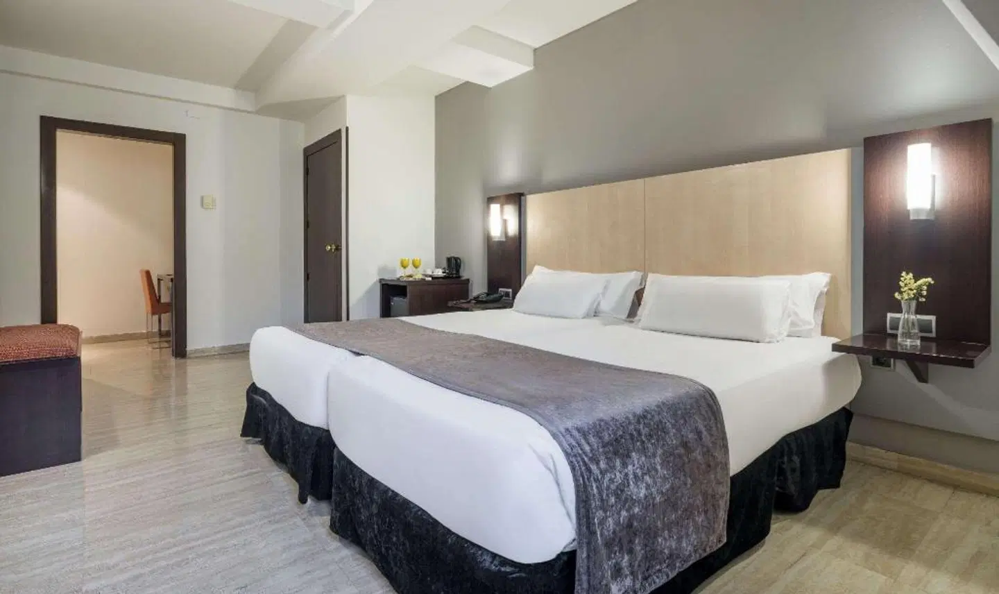 Hotel ILUNION Almirante ROOM_EXAMPLE