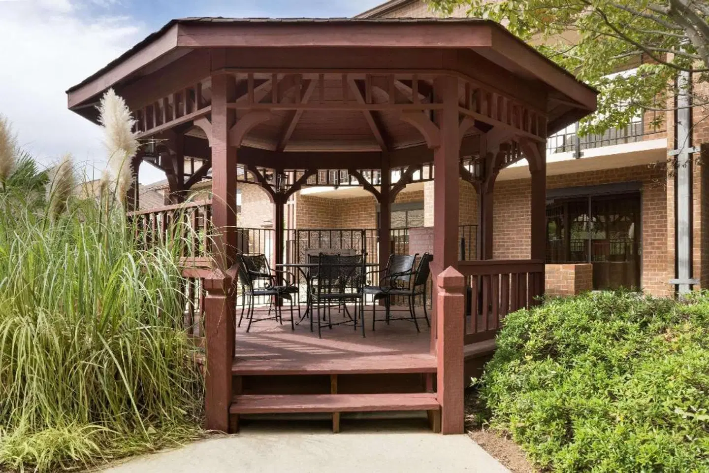 Ramada by Wyndham Raleigh EXTERIOR