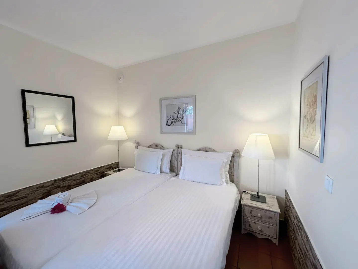 Inn & Art Madeira ROOM_EXAMPLE