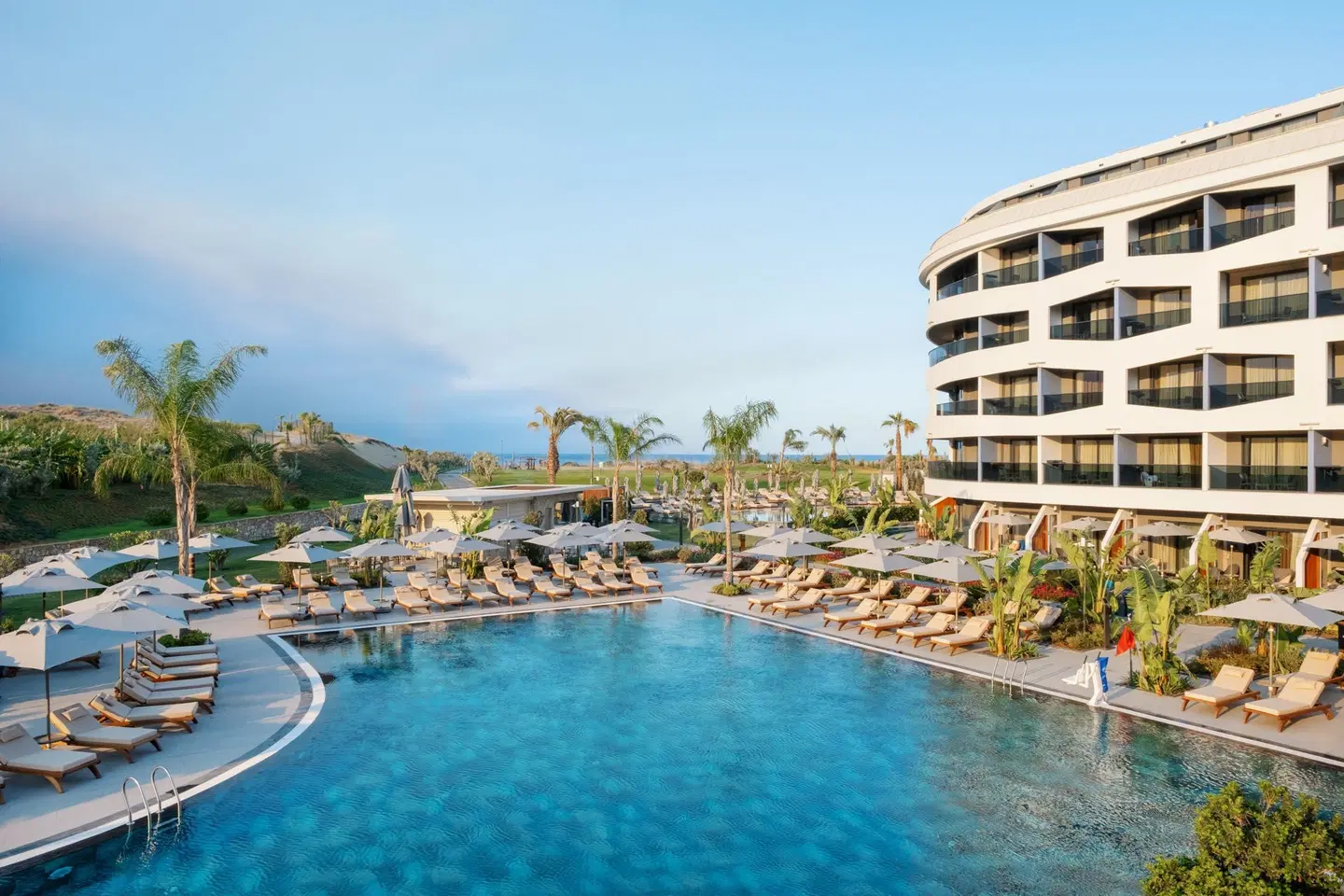 Liu Resorts OUTDOOR_POOL