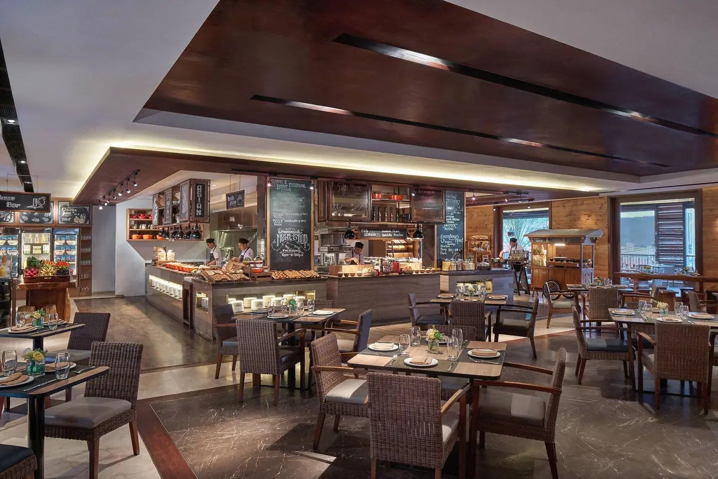 Courtyard by Marriott Bali Seminyak Resort Restaurant