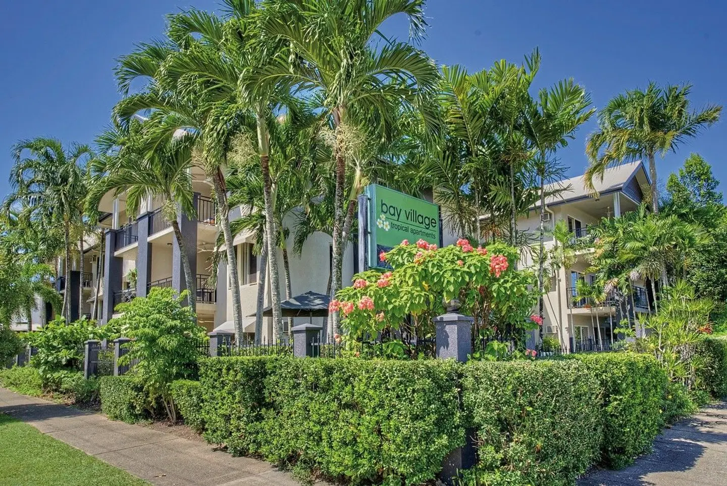 Bay Village Tropical Retreat EXTERIOR