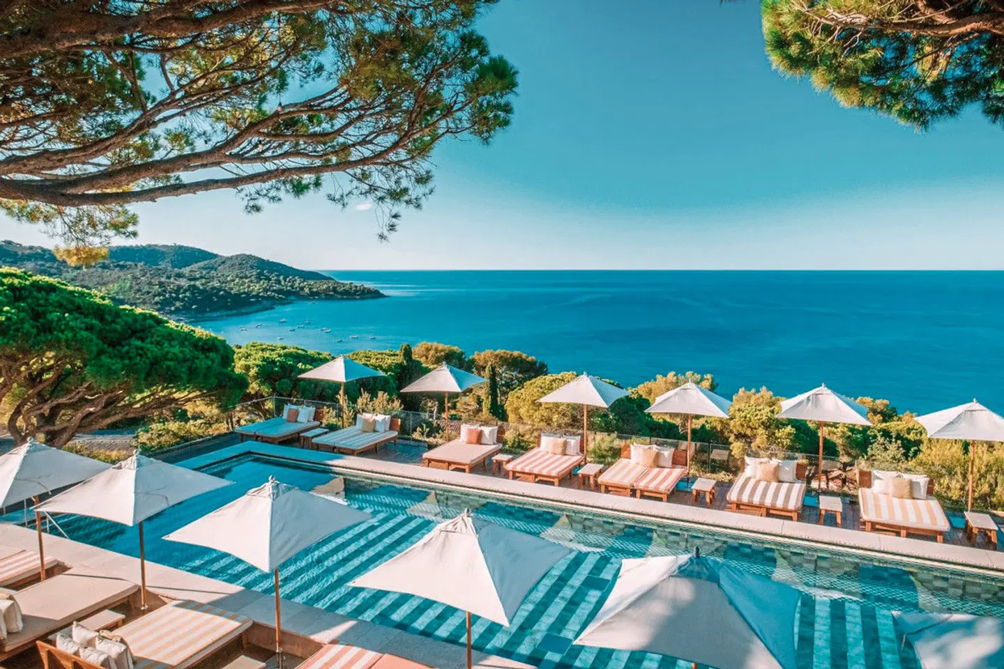 Lily of the Valley OUTDOOR_POOL