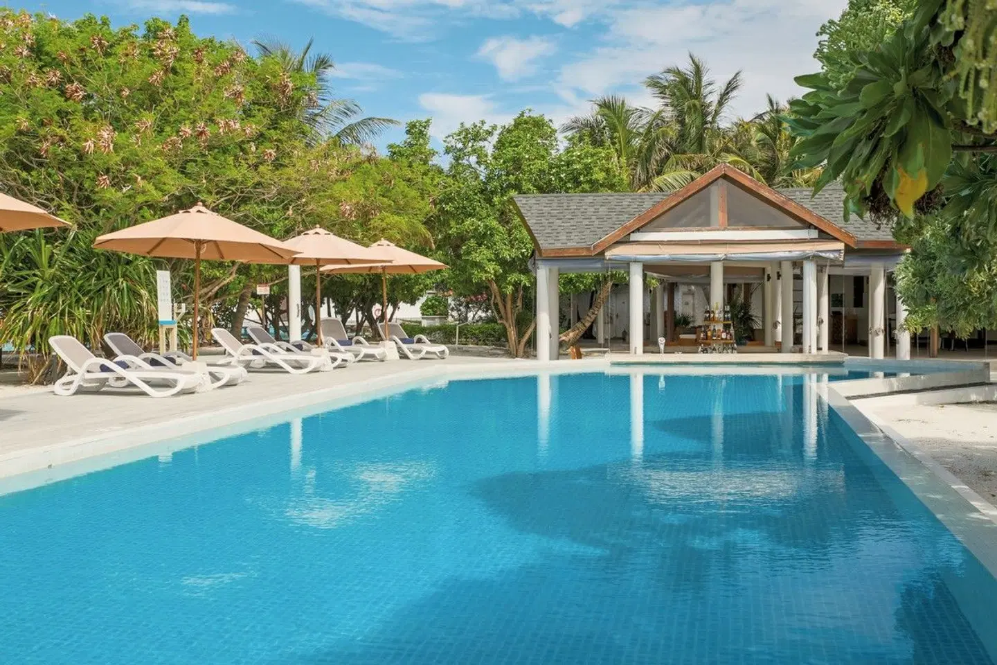 Cinnamon Dhonveli Maldives OUTDOOR_POOL