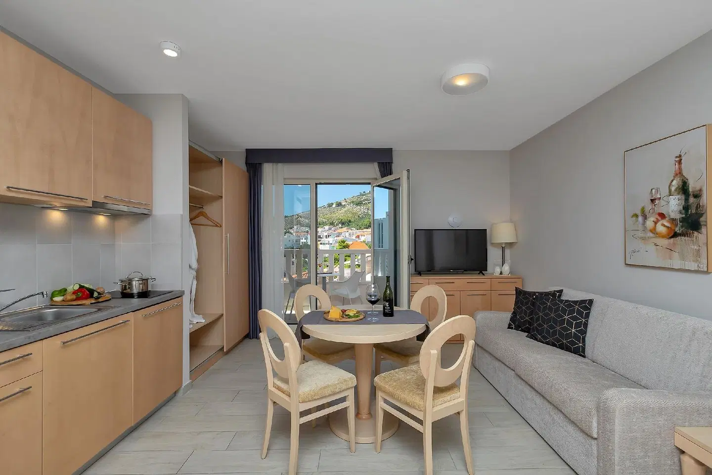 Aparthotel Flora ROOM_EXAMPLE