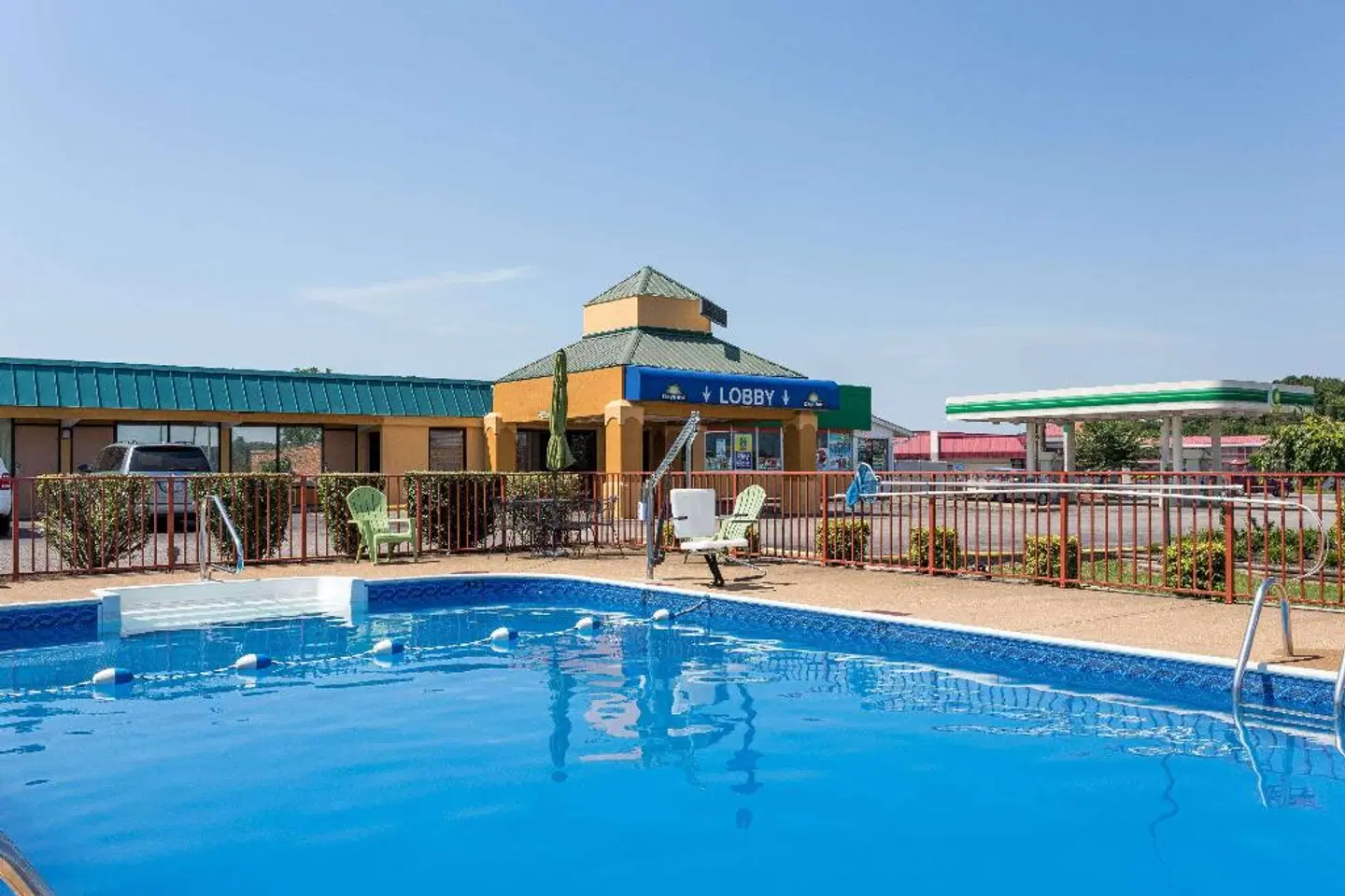 Days Inn by Wyndham Dickson OUTDOOR_POOL
