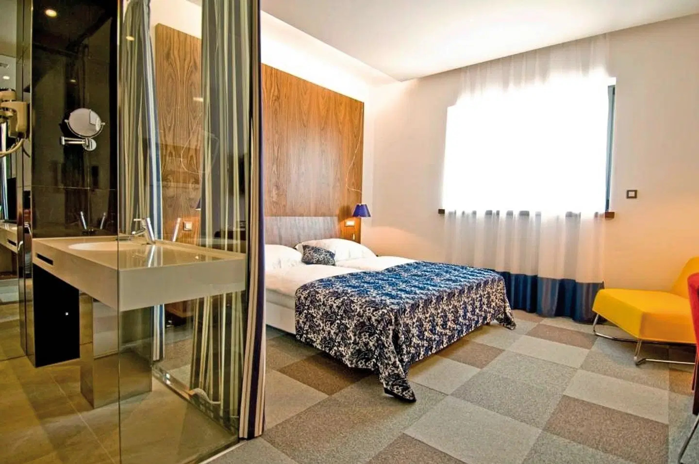 Hotel In ROOM_EXAMPLE