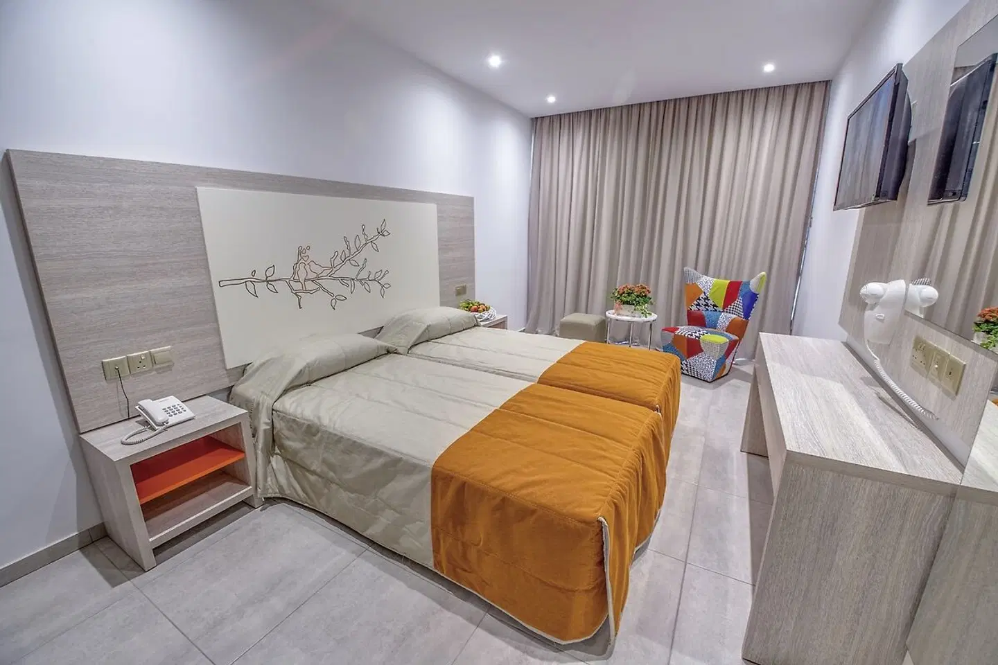 Nicholas Color Hotel ROOM_EXAMPLE