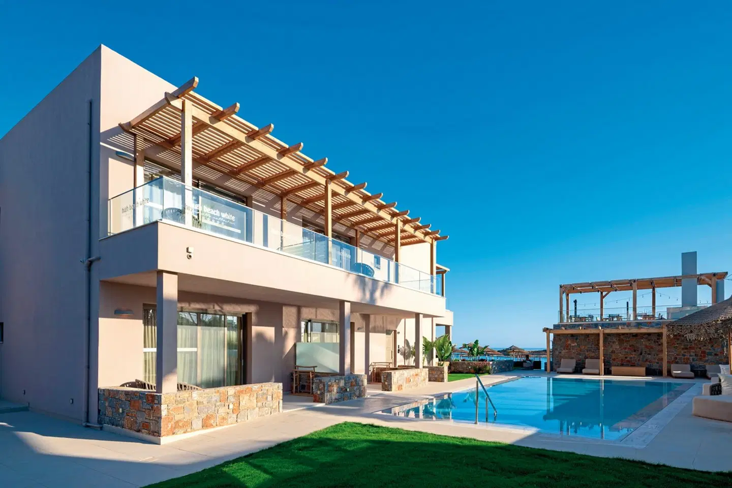 High Beach White EXTERIOR