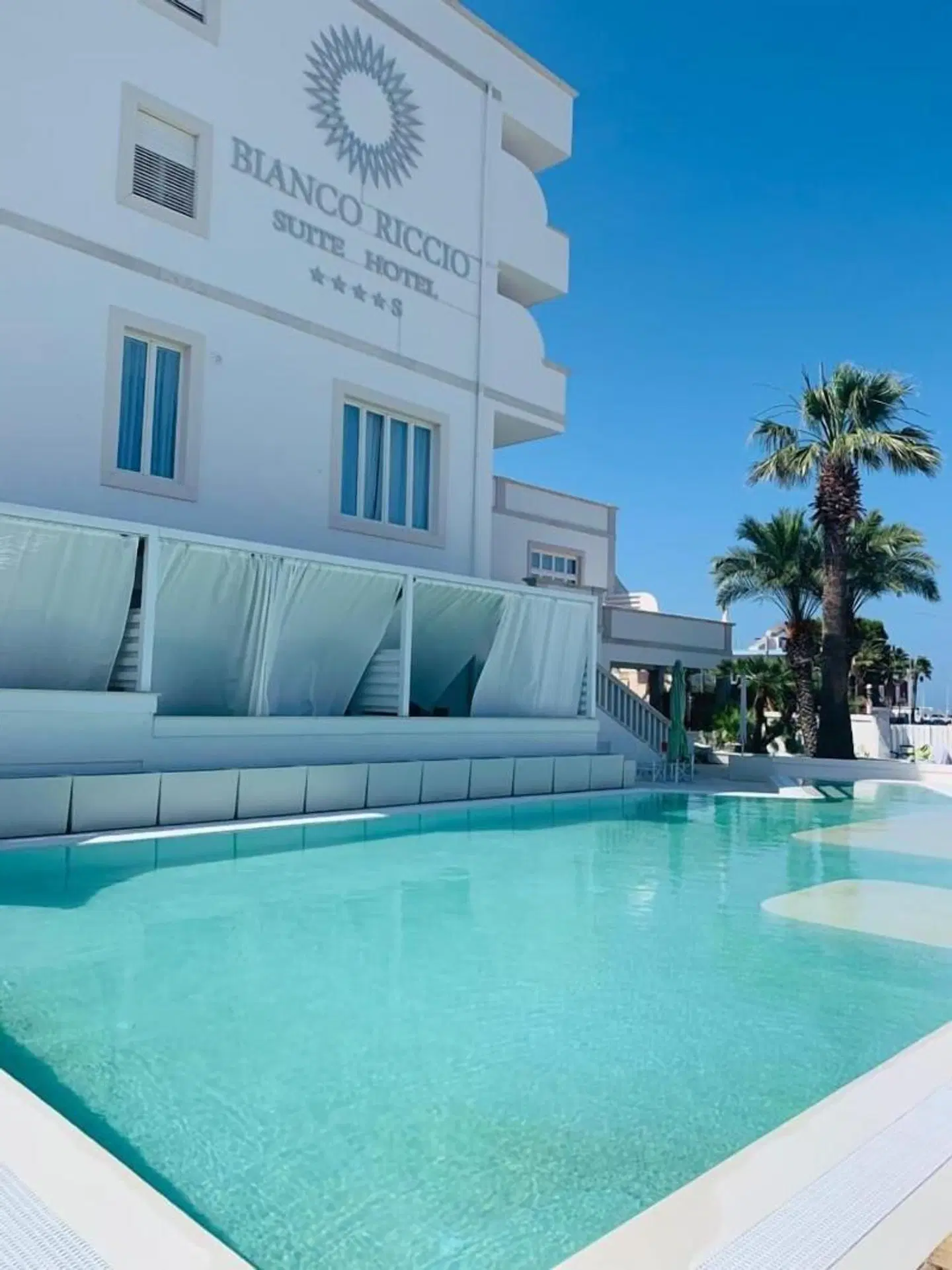 Bianco Riccio Suite Hotel OUTDOOR_POOL