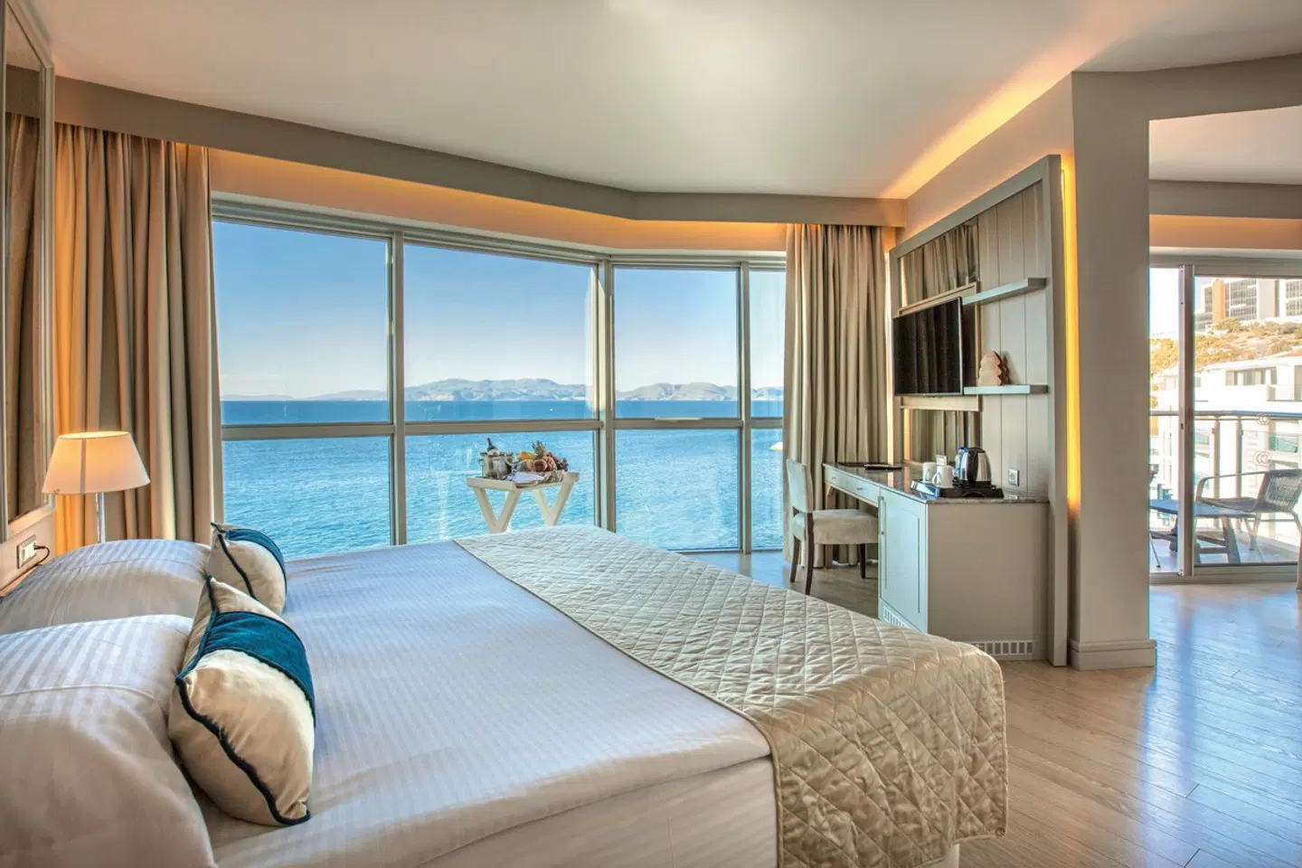 Charisma Deluxe Hotel ROOM_EXAMPLE