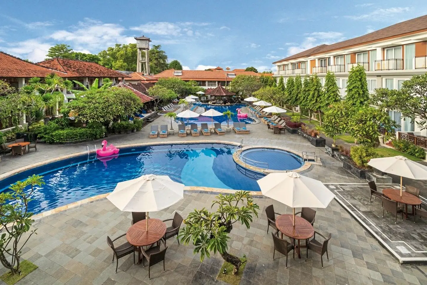 Kuta Beach Club Hotel OUTDOOR_POOL