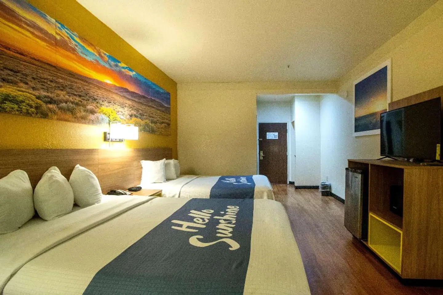 Days Inn & Suites by Wyndham Houston North/Aldine ROOM_EXAMPLE
