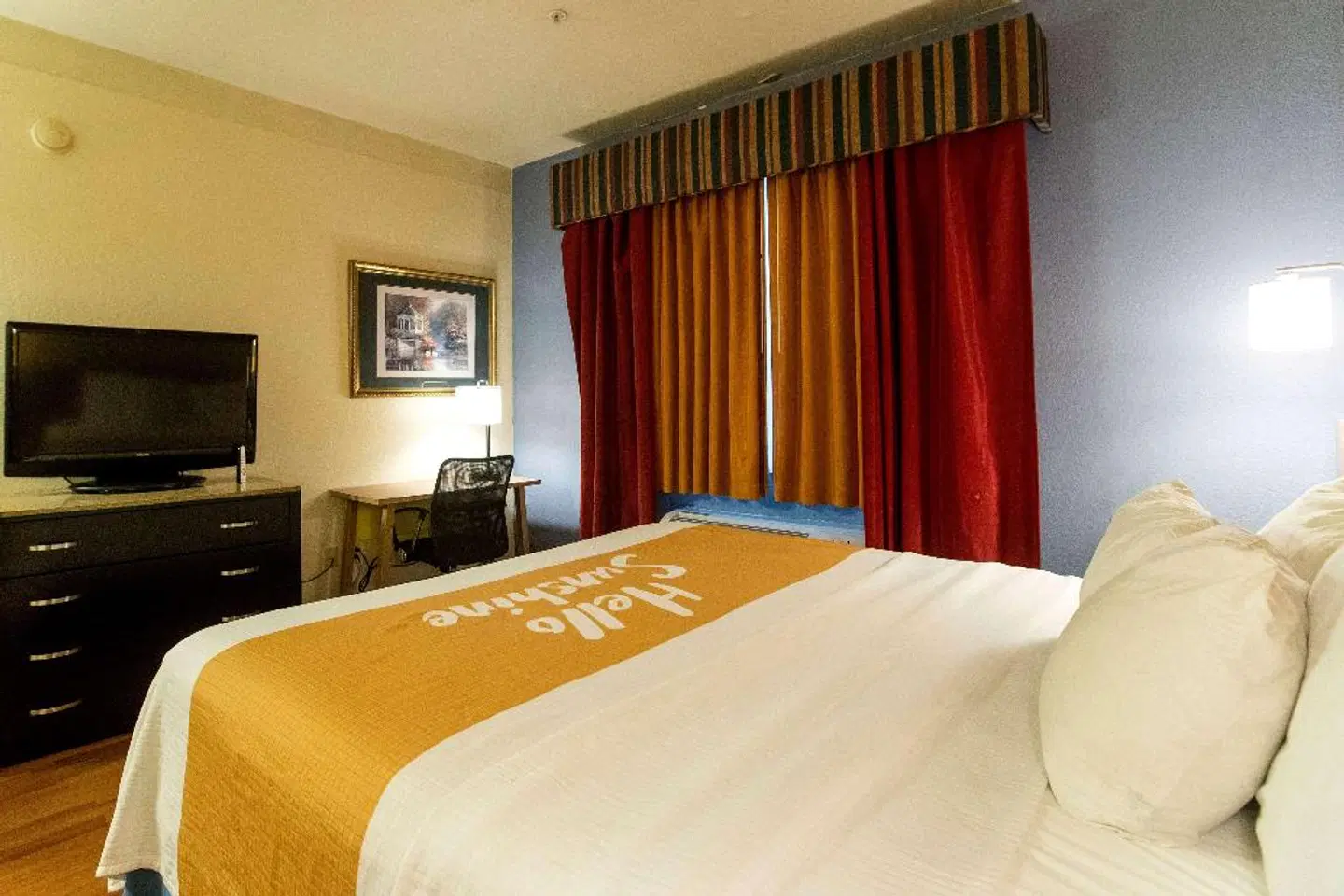 Days Inn & Suites by Wyndham Houston North/Aldine ROOM_EXAMPLE