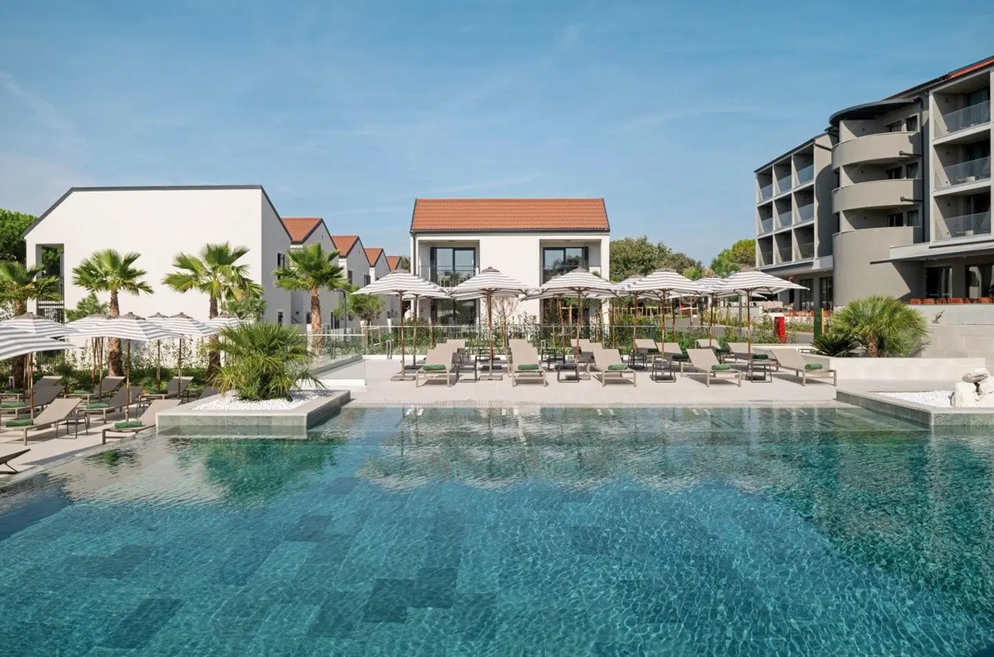 Molum Hotel & Residences EXTERIOR