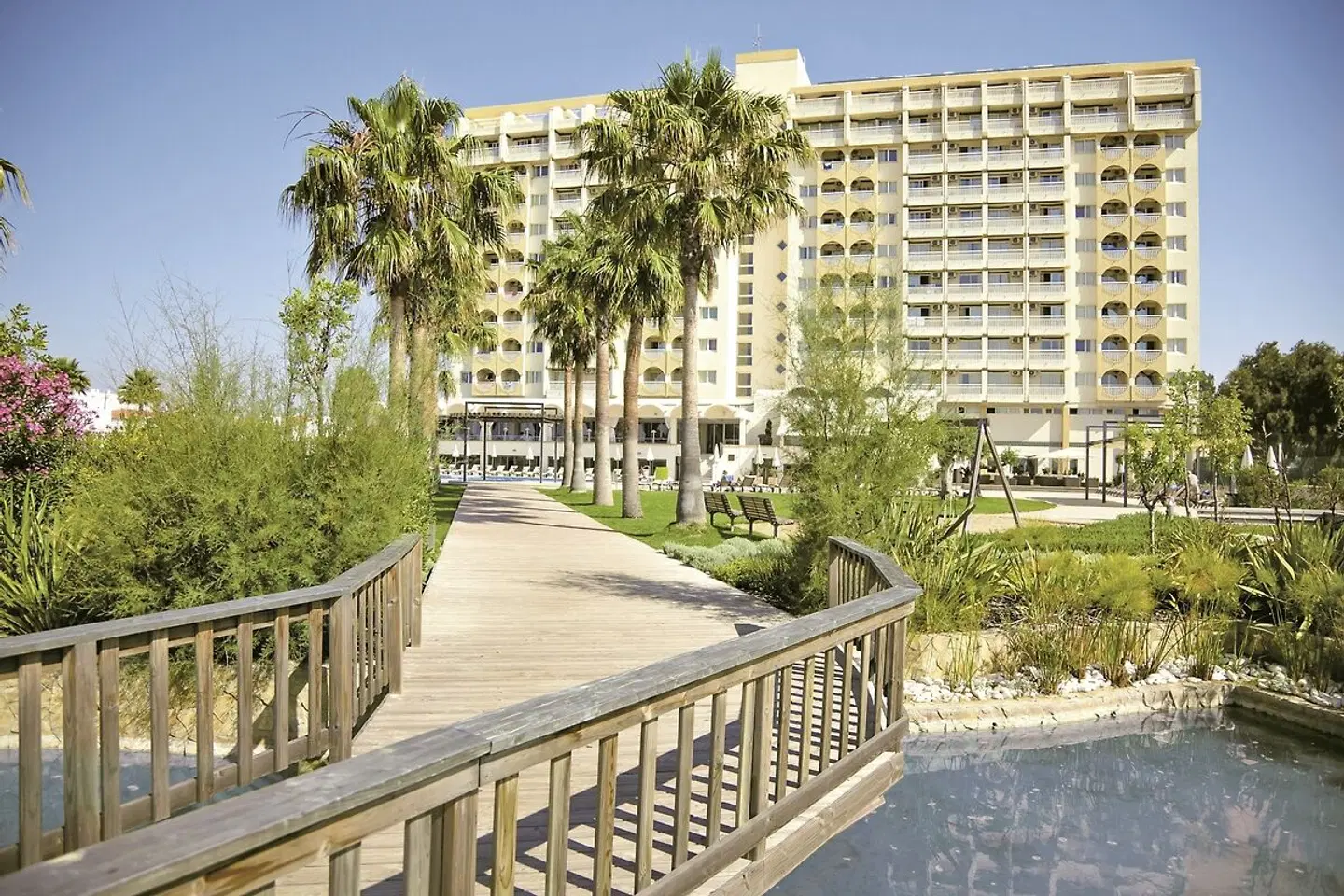 Ozadi Altura Beach Resort EXTERIOR