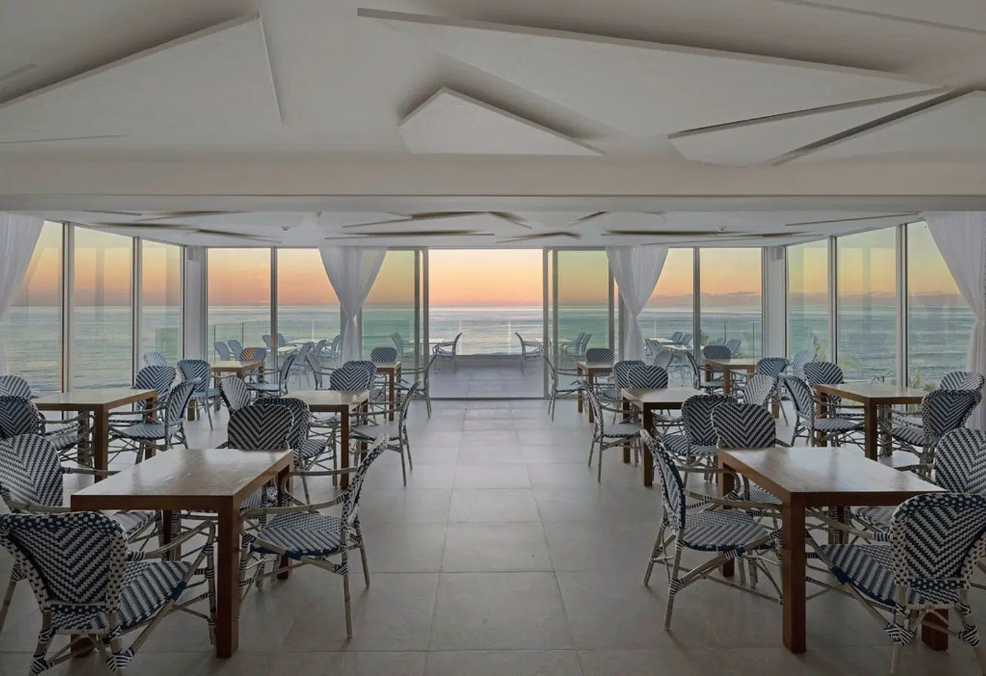 MB Hotel, Trademark Collection by Wyndham Restaurant