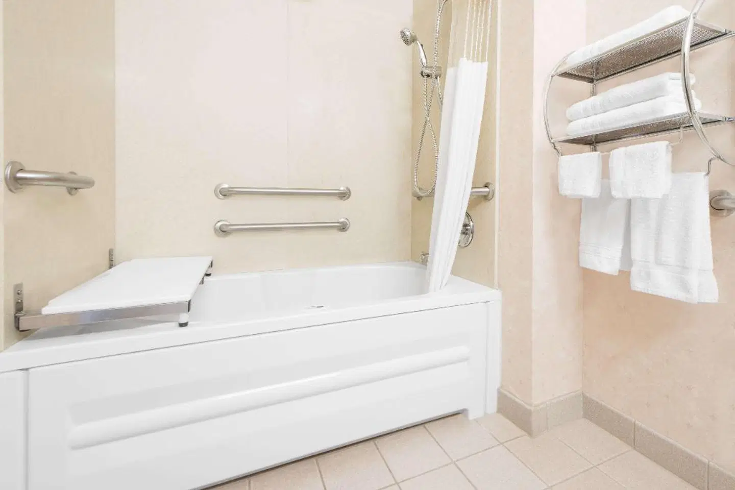 Days Inn & Suites by Wyndham Dumas Badezimmer