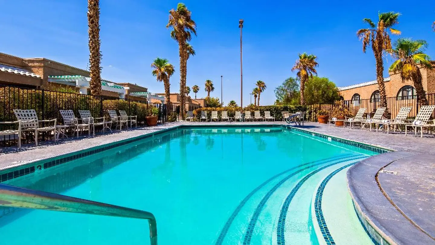 Best Western Gardens Hotel at Joshua Tree National Park OUTDOOR_POOL