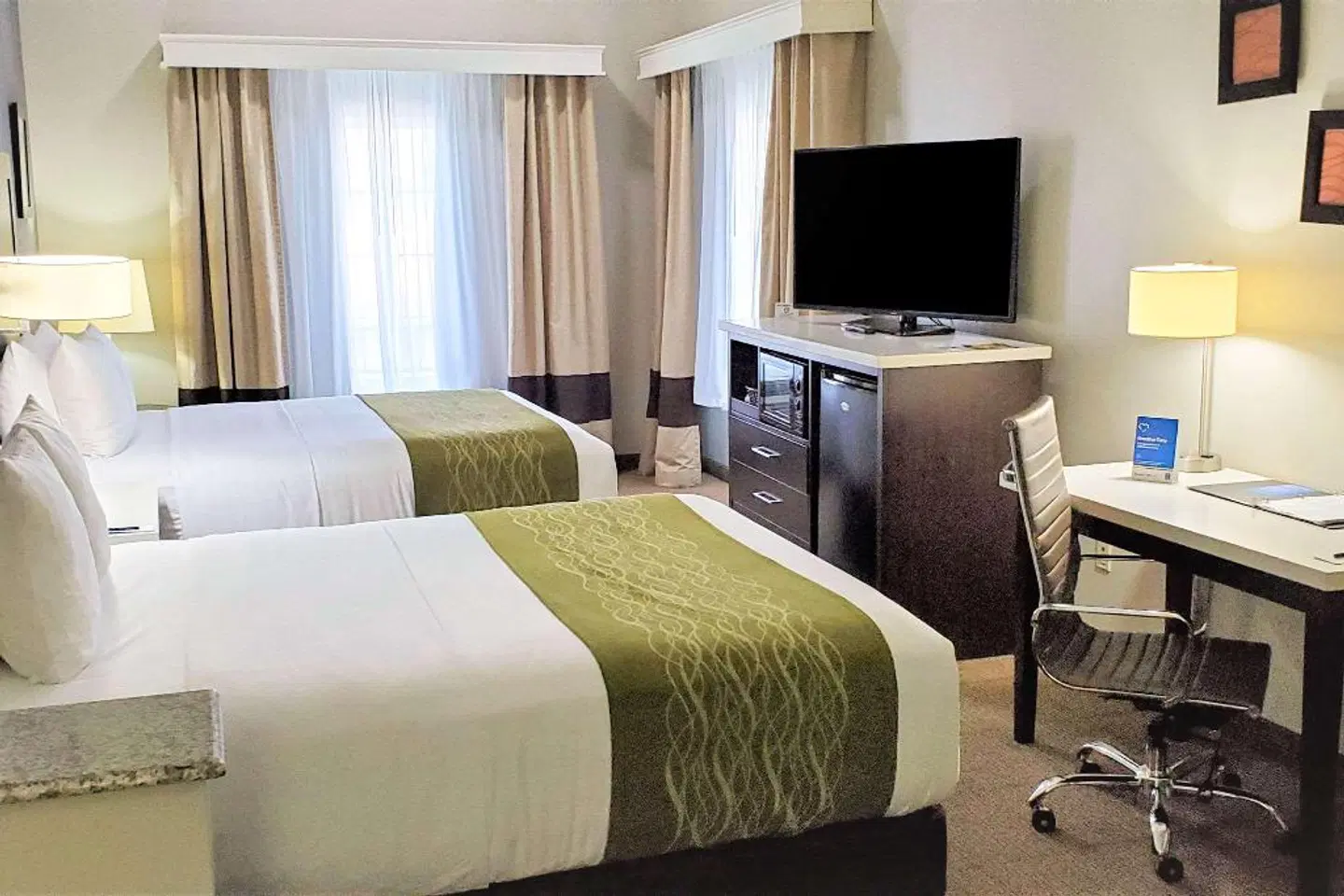Comfort Inn & Suites Near Universal - North Hollywood - Burbank ROOM_EXAMPLE