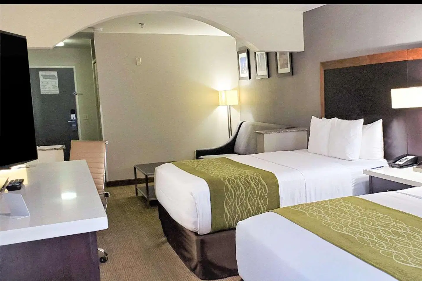 Comfort Inn & Suites Near Universal - North Hollywood - Burbank ROOM_EXAMPLE