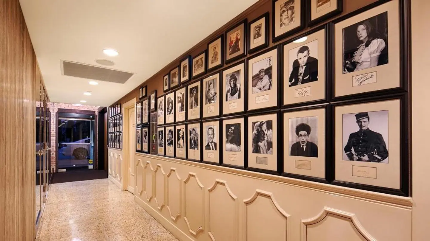 Best Western PLUS Hollywood Hills Bar