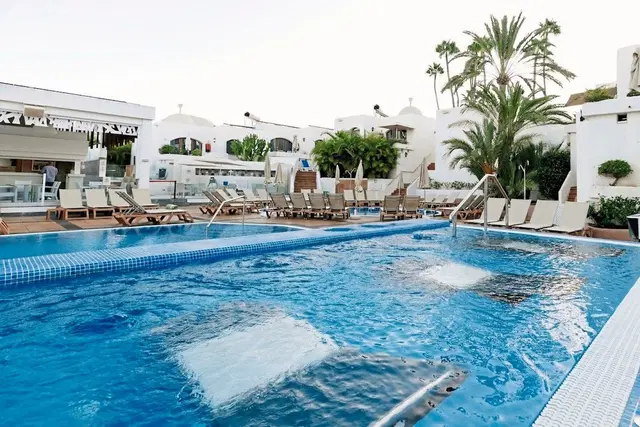 HD Parque Cristóbal Tenerife OUTDOOR_POOL
