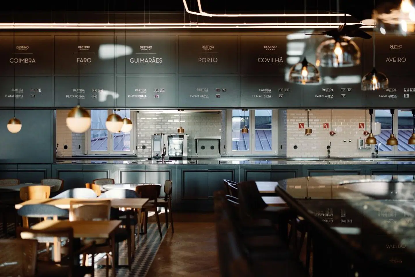 The Editory Riverside Santa Apolonia Restaurant