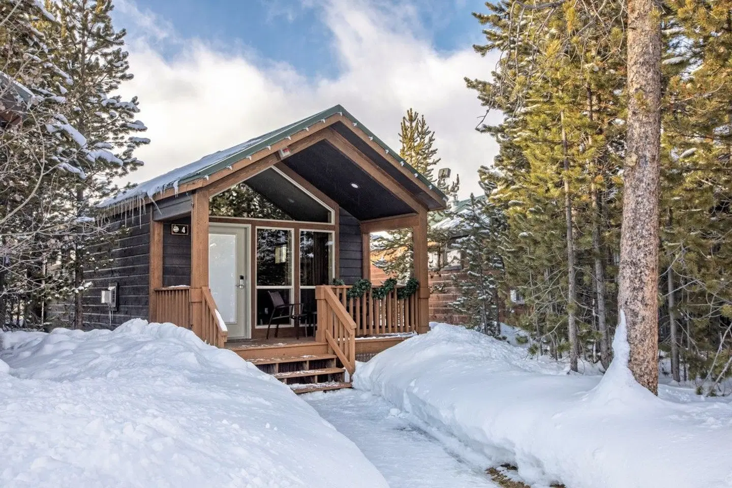 Explorer Cabins at Yellowstone EXTERIOR