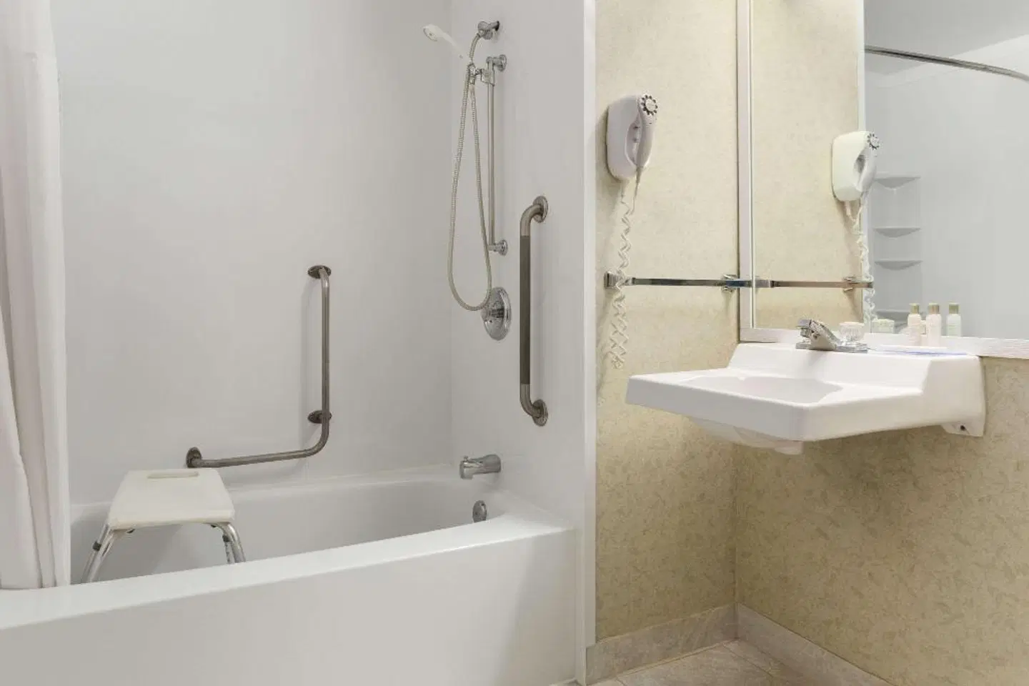 Travelodge by Wyndham Winnipeg East Badezimmer