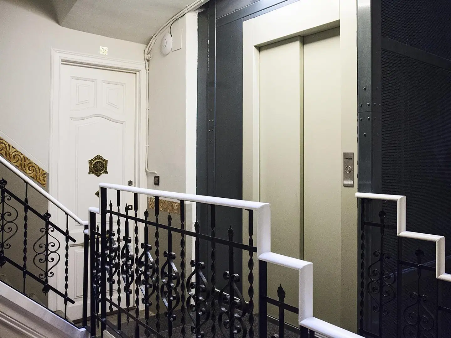 AinB Eixample-Miro Apartments Bar