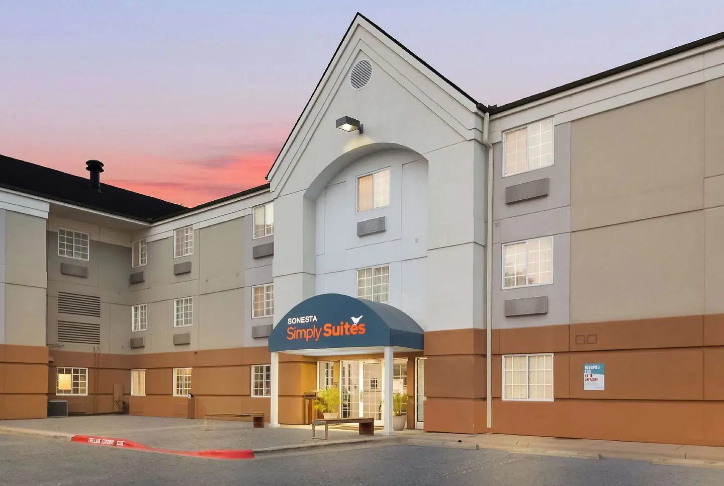 Sonesta Simply Suites Austin South EXTERIOR