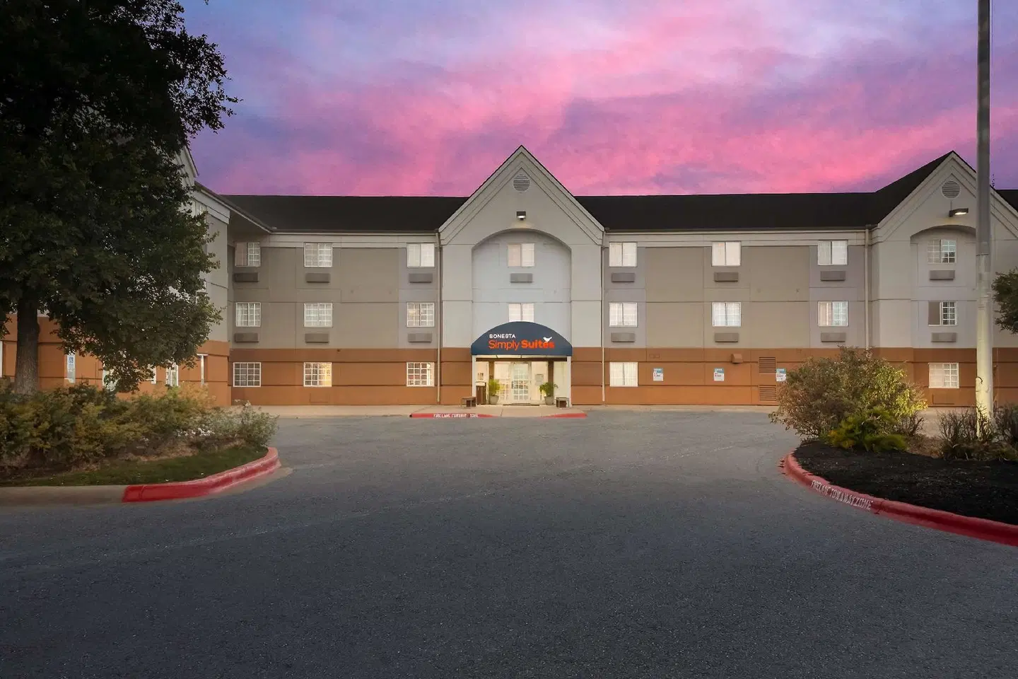 Sonesta Simply Suites Austin South EXTERIOR