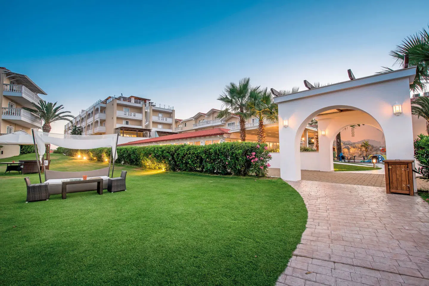 Galaxy Beach Resort EXTERIOR