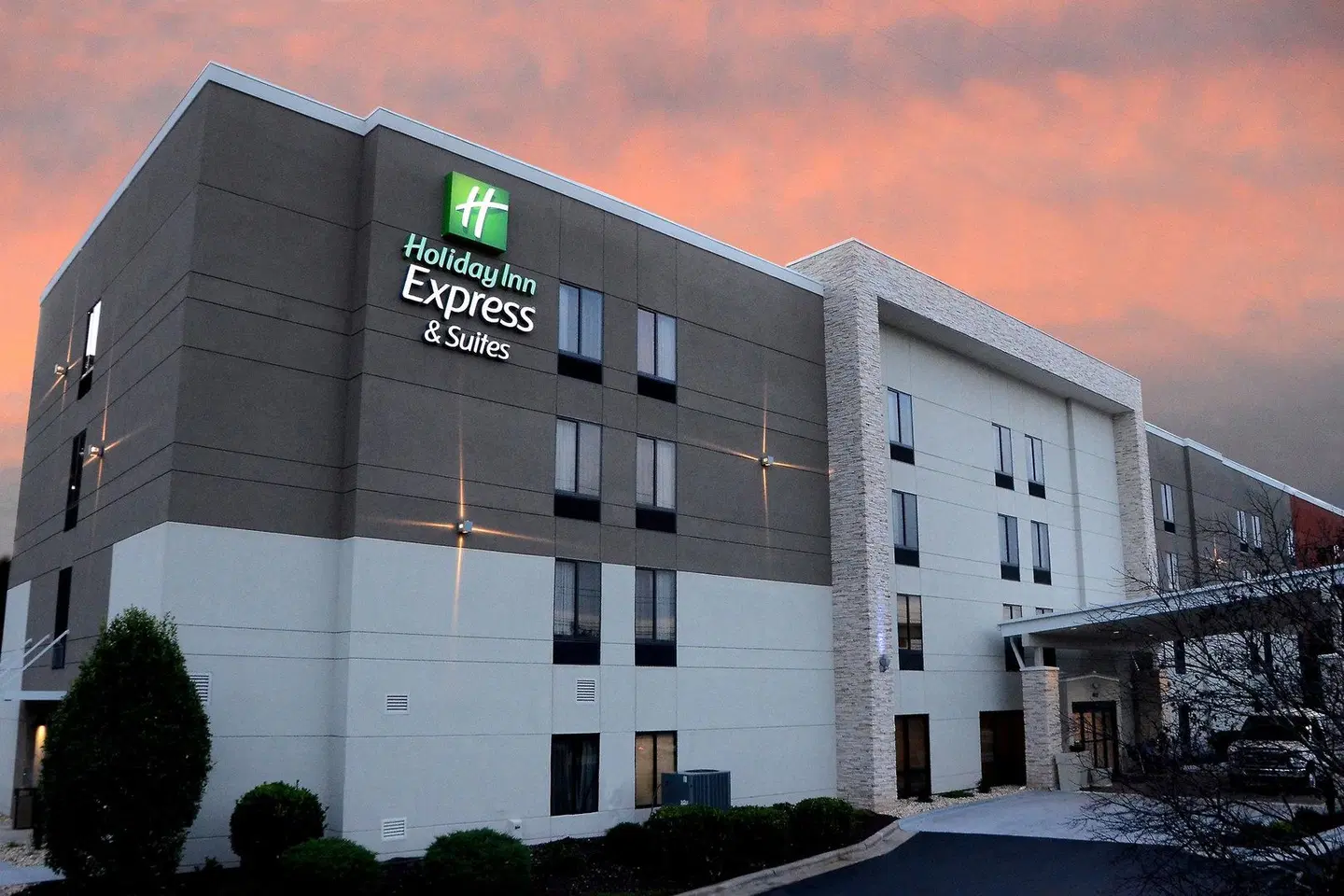 Holiday Inn Express & Suites Raleigh Durham Airport at RTP EXTERIOR