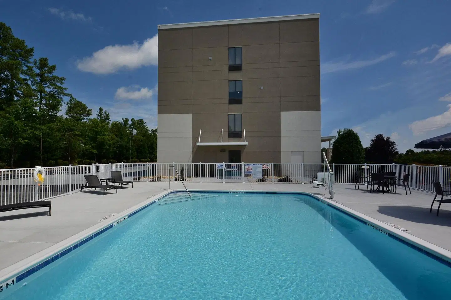 Holiday Inn Express & Suites Raleigh Durham Airport at RTP OUTDOOR_POOL