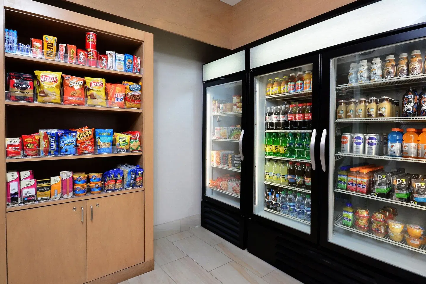 Holiday Inn Express & Suites Raleigh Durham Airport at RTP Bar