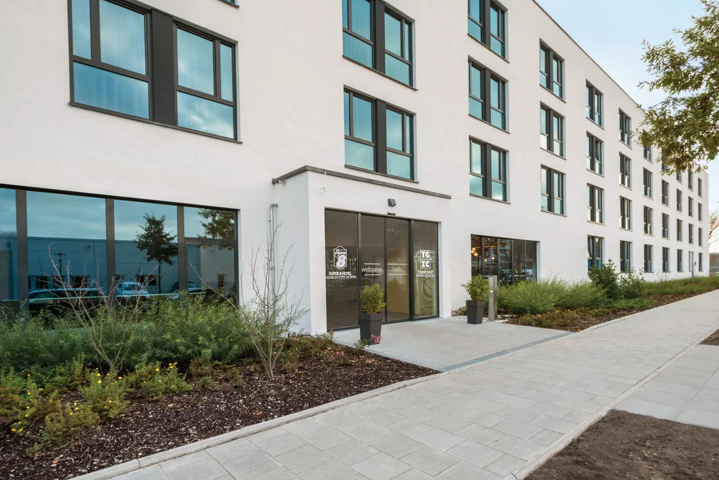 Super 8 by Wyndham Munich City North EXTERIOR