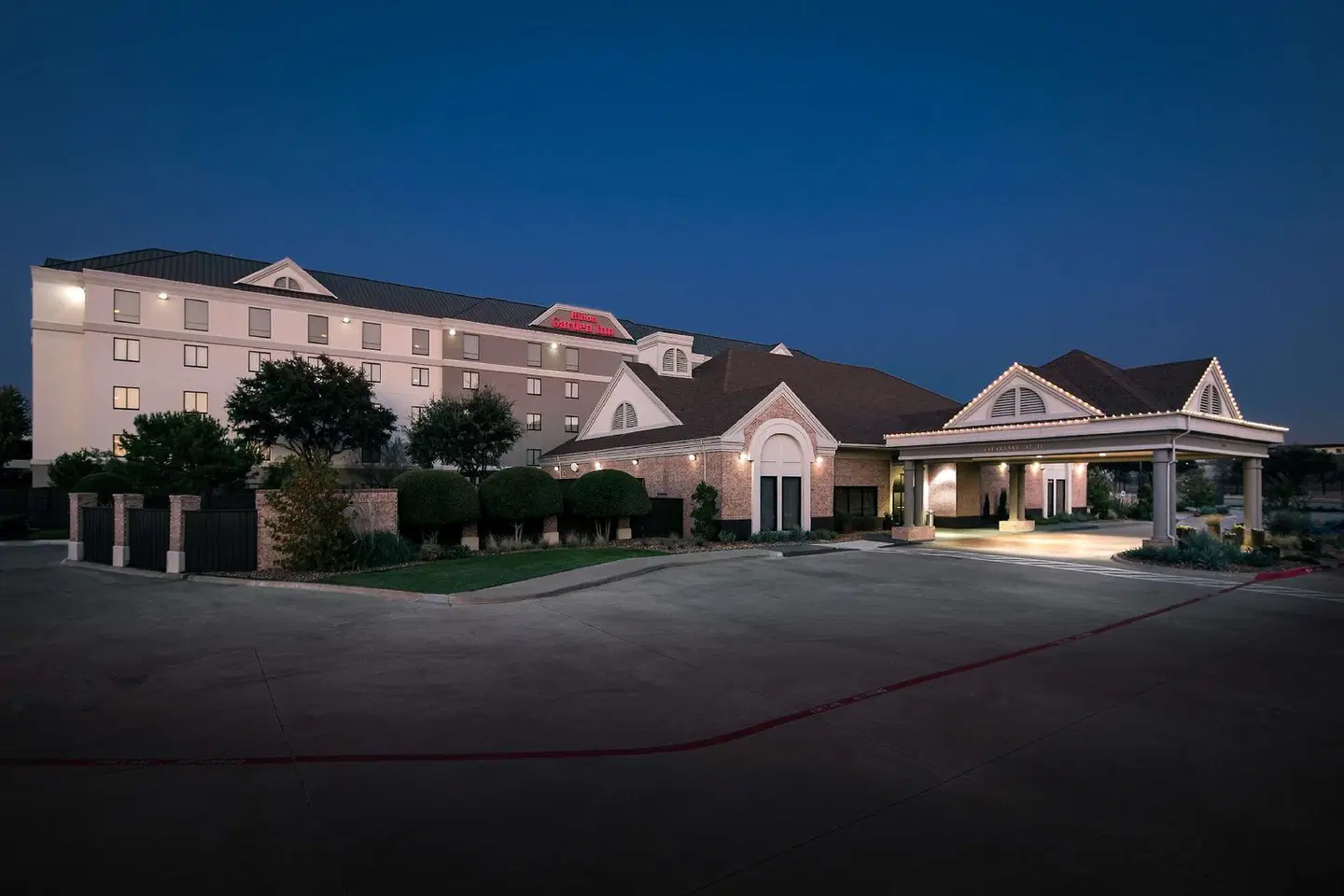 Hilton Garden Inn Las Colinas EXTERIOR