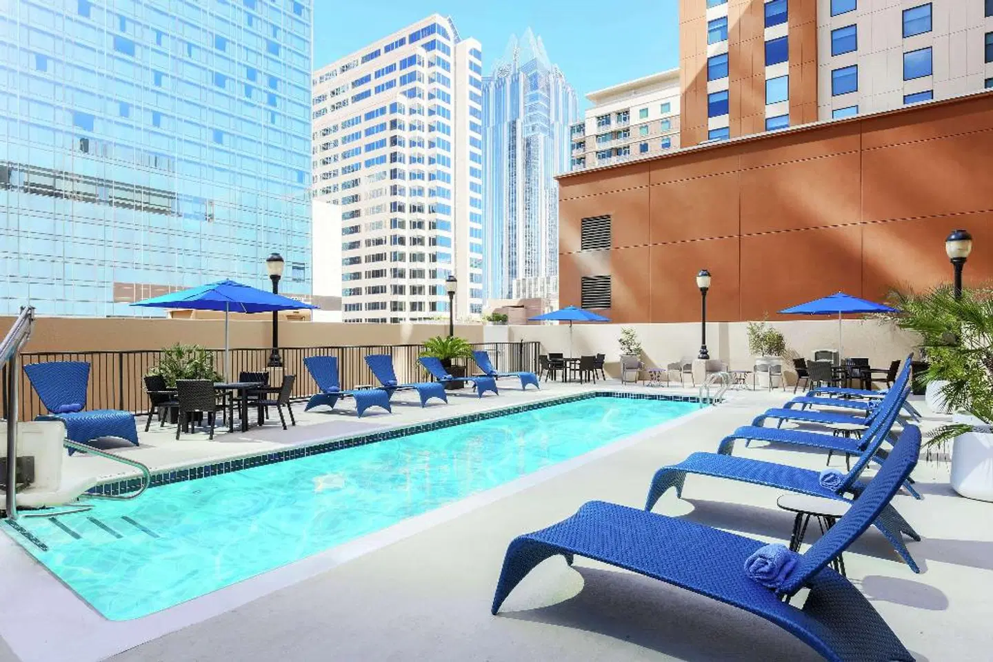 Hampton Inn & Suites Austin-Downtown/Convention Center OUTDOOR_POOL