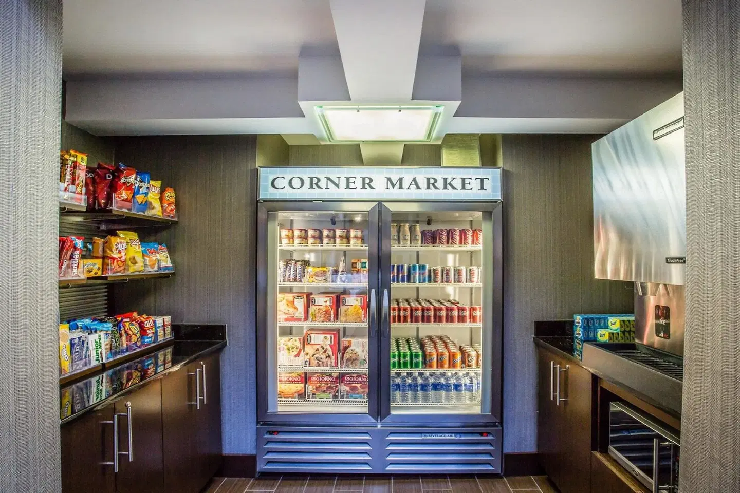 Quality Suites Nashville Airport Bar